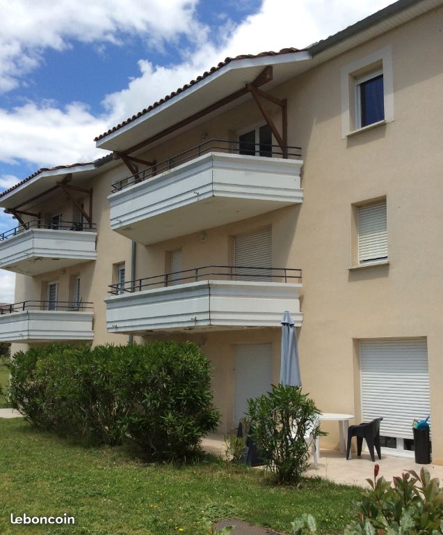 Résidence moderne avec jardins chez partenariat-immobilier-et-financier à Carcassonne, balcons et terrasses au calme