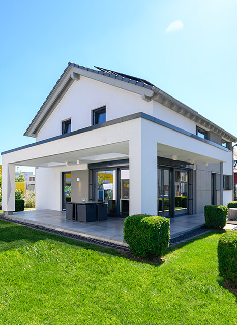 Maison moderne avec jardin, terrasse et grandes baies vitrées, partenariat-immobilier-et-financier à Carcassonne
